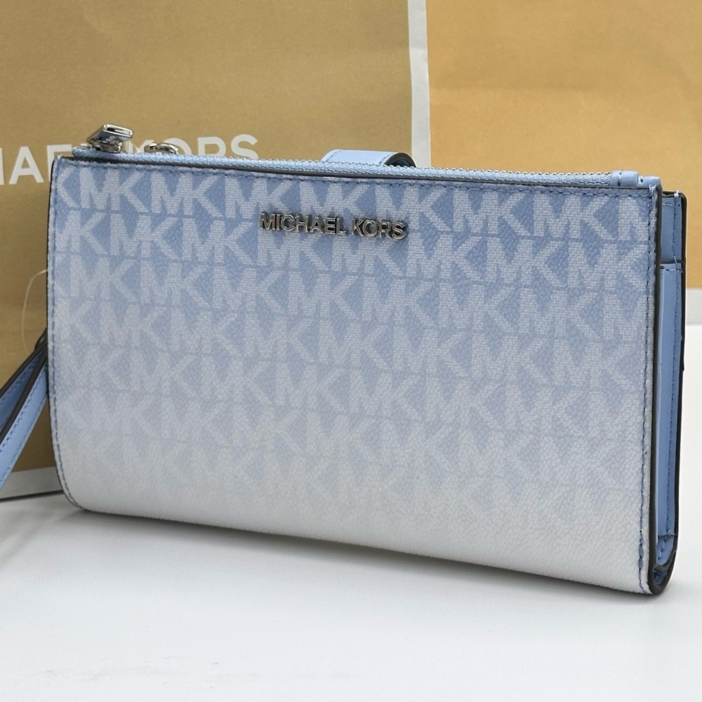 MICHAEL KORS 
Jet Set Large Ombré Logo Wristlet Lt Sky - Picture 15 of 16
